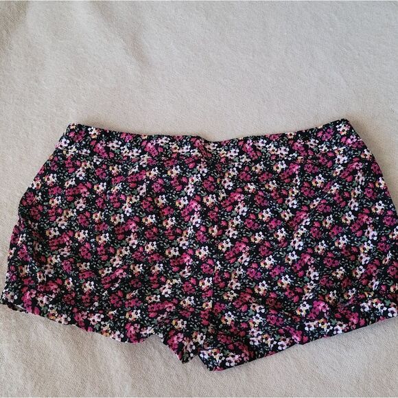 COPY - New Miley Cyrus & Max Azria Floral With Pockets Shorts Size 11 - Picture 3 of 4